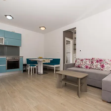 Uno Apartment *