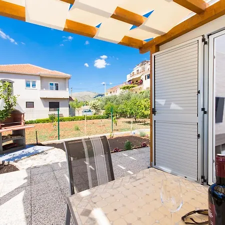 Uno Apartment *