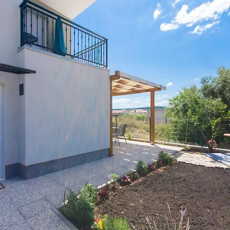 Uno Apartment *